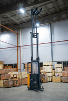 Изображение Штабелер самоходный 1,5 т 6,5 м TOR CDD15C Li-ion с кабиной 24/300 В/Ач