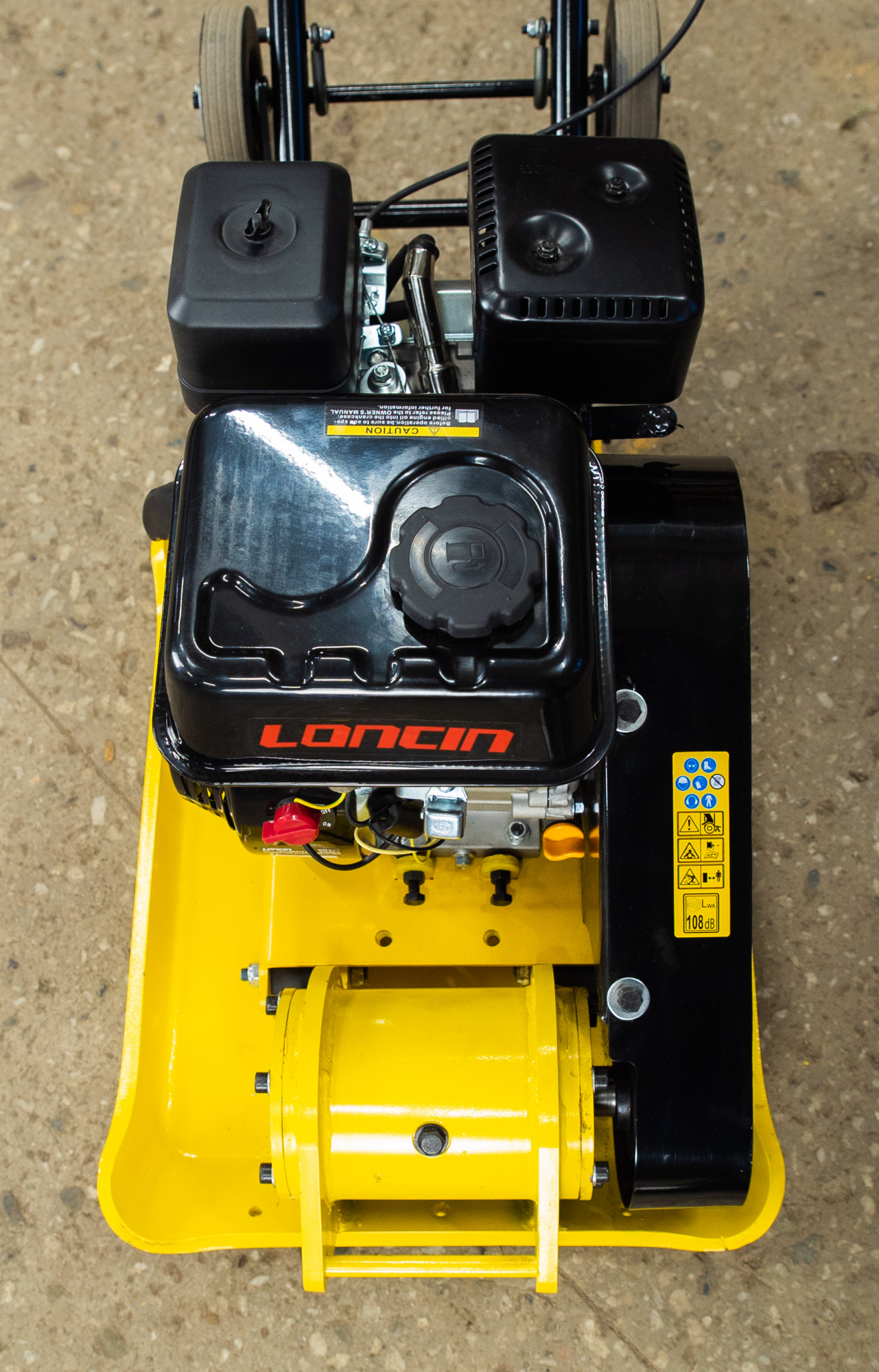 Изображение детальное Виброплита 80 кг, 16кН (Loncin) без бака, колесный комплект TOR C-90L